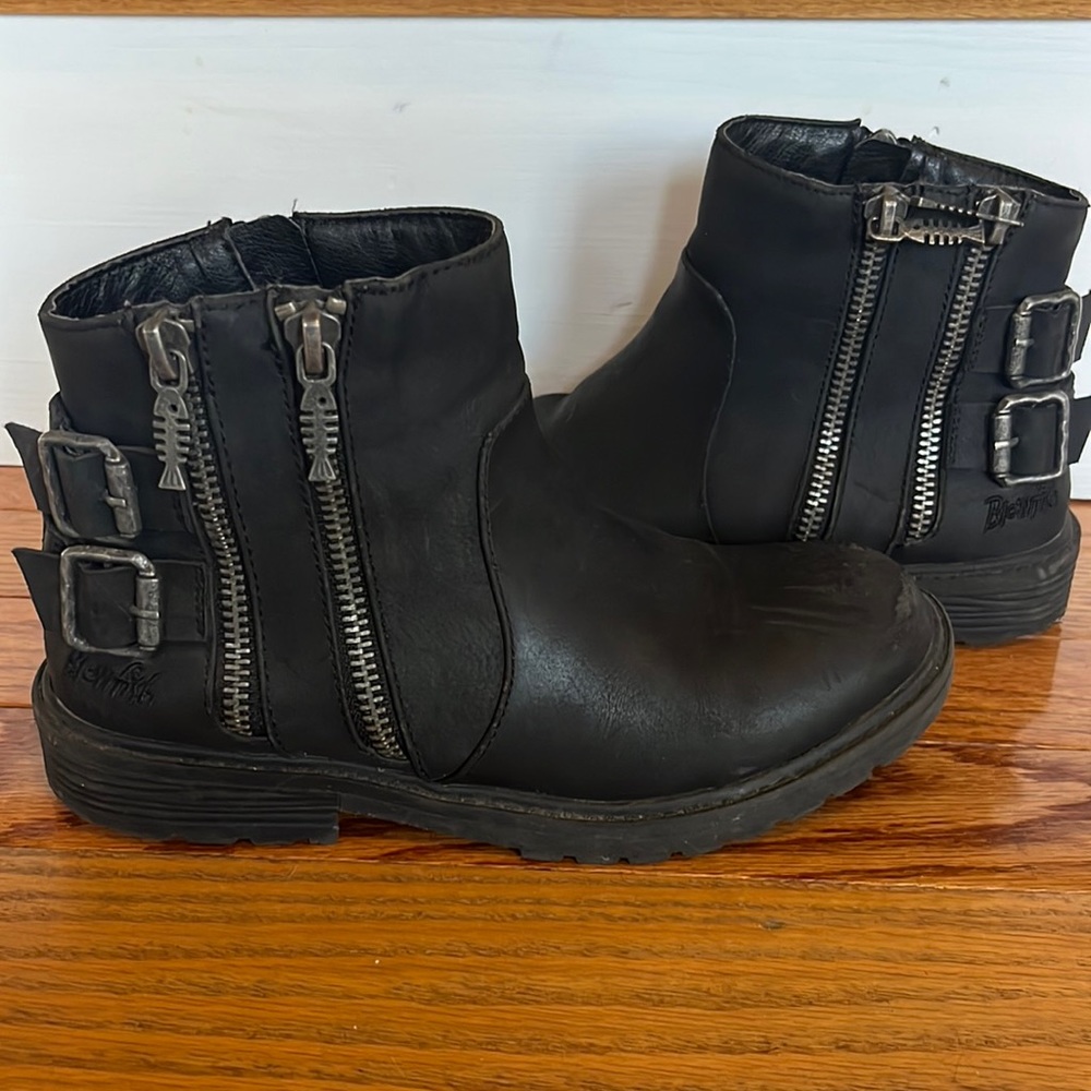 Blowfish black boot size 2
